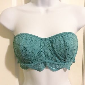 NWT Victoria’s Secret Strapless Bralette Medium.